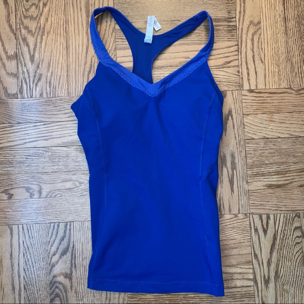 💙 Under Armour tank top with built in bra